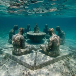 estatuas-del-musa-en-museo-subacuatico-todo-incluido-en-tour-snorkel-isla-mujeres-1.webp