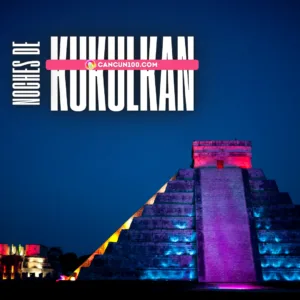 La pirámide de El Castillo en Chichén Itzá iluminada con luces de colores rosa y azul durante el espectáculo nocturno Noches de Kukulcán.