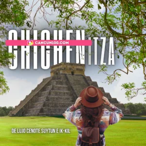 Una turista de espaldas con sombrero marrón contemplando la pirámide de El Castillo en la zona arqueológica de Chichén Itzá.