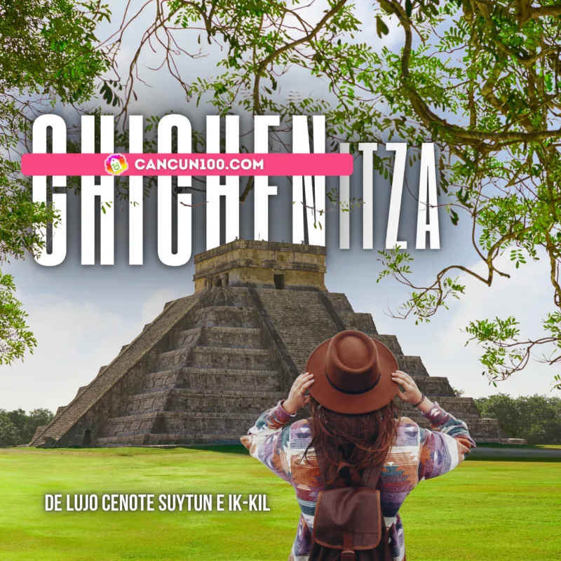 Una turista de espaldas con sombrero marrón contemplando la pirámide de El Castillo en la zona arqueológica de Chichén Itzá.