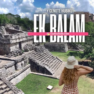 Una turista de espaldas con sombrero contemplando las antiguas pirámides y estructuras mayas en la zona arqueológica de Ek Balam.